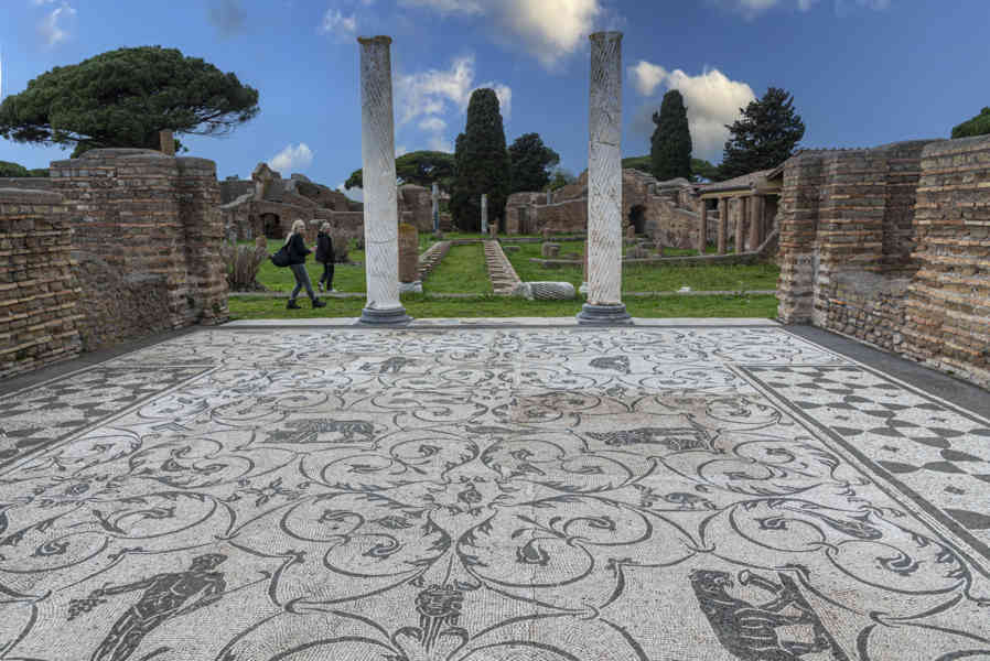 Italia - Ostia 44 - parque arqueológico de Ostia Antica.jpg